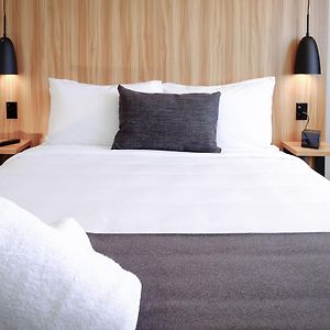 Queen Room Ensuite